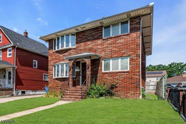 Exterior, Facade, Brick Facade, Rowhouse