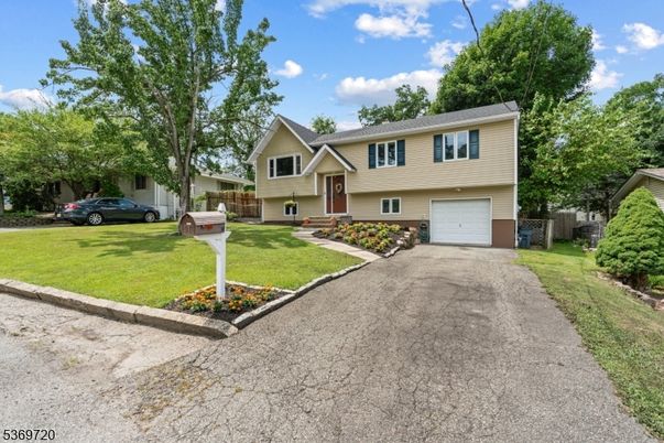 Attached, Exterior, Facade, Raised Ranch