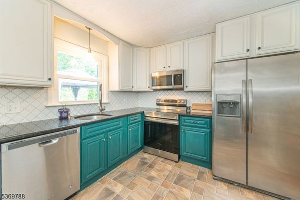 Interior, Kitchen, Pendant Lights, Stainless Steel Appliances
