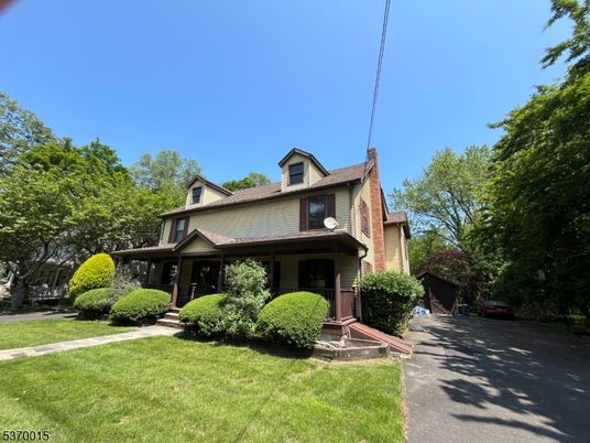Backyard, Exterior, Facade, Brick Facade, American Foursquare