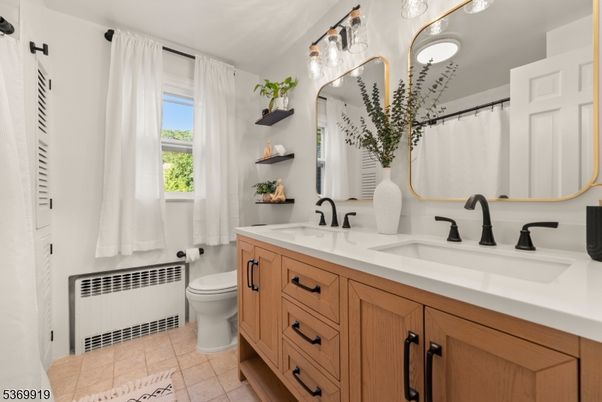 Bathroom, Dual Sink Vanities, Interior