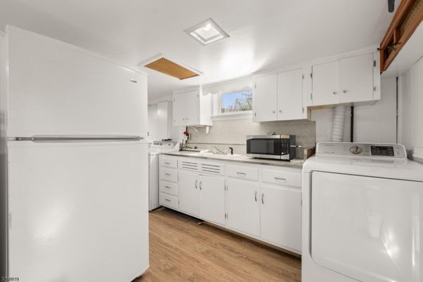Interior, Kitchen, Washer, Wood Texture Flooring