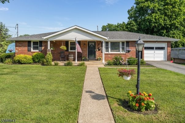Attached, Exterior, Facade, Brick Facade, Ranch
