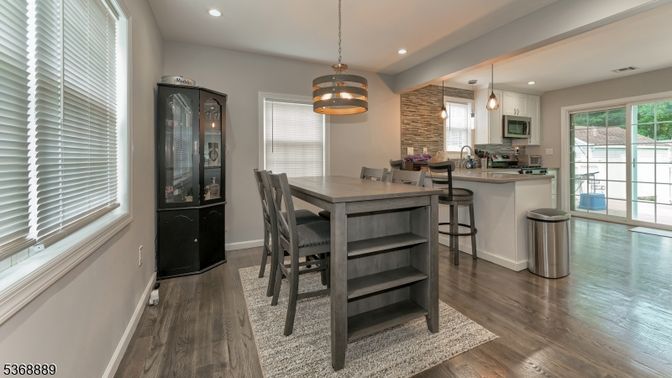 Dining room, Interior, Kitchen, Pendant Lights, Recessed Lighting, Wood Texture Flooring