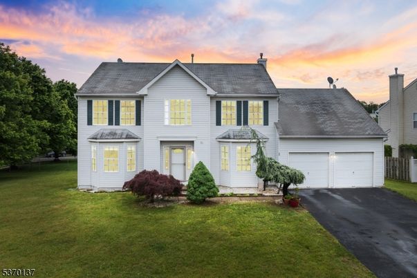 Attached, Exterior, Facade, French Provincial