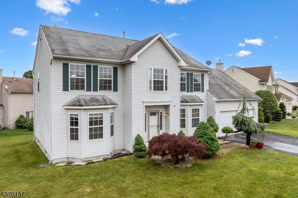 Attached, Exterior, Facade, Farmhouse