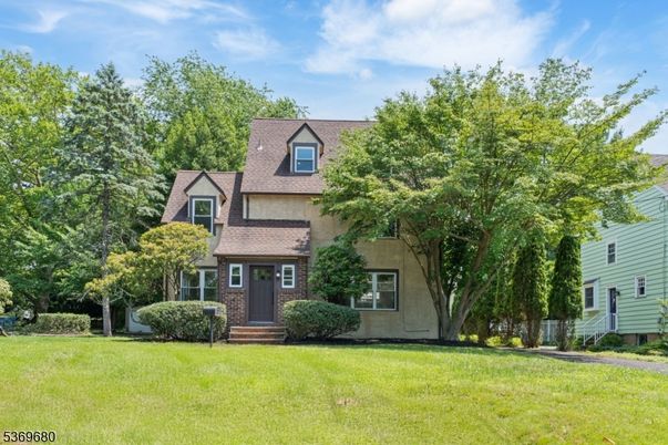 Backyard, Exterior, Facade, Brick Facade, Cape Cod