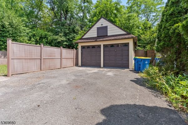 Detached Garage, Exterior