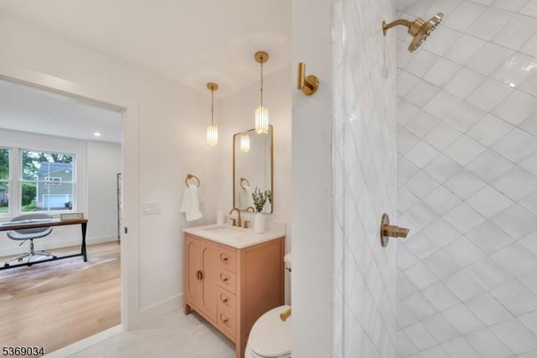 Bathroom, Interior, Pendant Lights, Recessed Lighting, Wood Texture Flooring