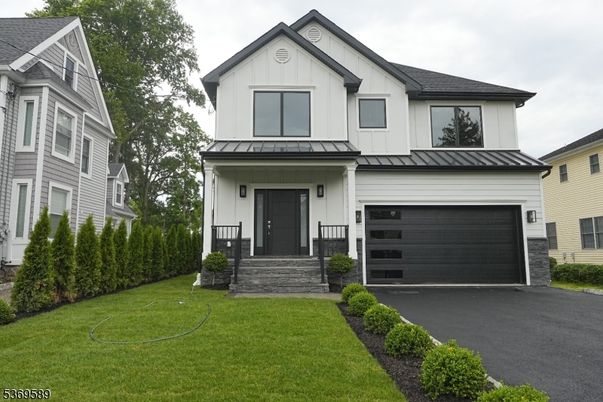 Attached, Exterior, Facade, Farmhouse