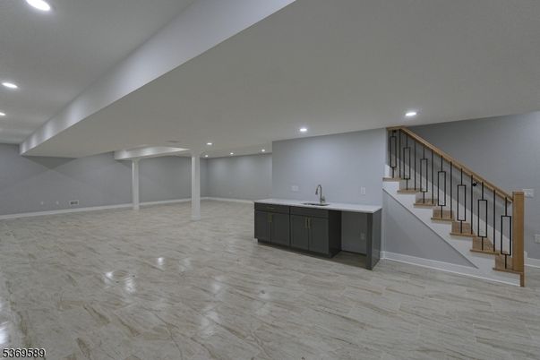Empty room, Interior, Marble, Recessed Lighting