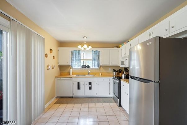 Chandelier, Interior, Kitchen