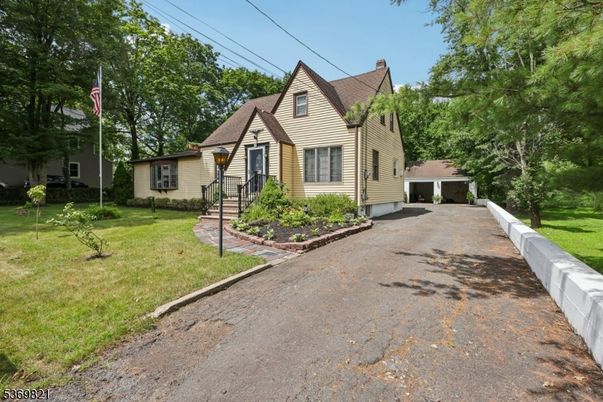 Backyard, Exterior, Facade, Queen Anne Victorian