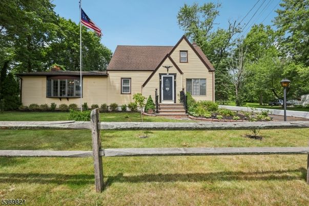 Exterior, Facade, Cape Cod