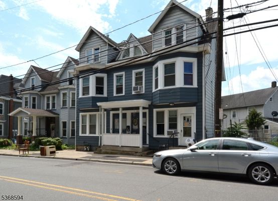 Exterior, Facade, Queen Anne Victorian