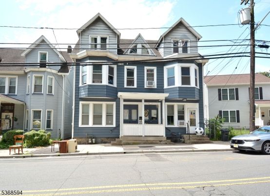 Exterior, Facade, Queen Anne Victorian