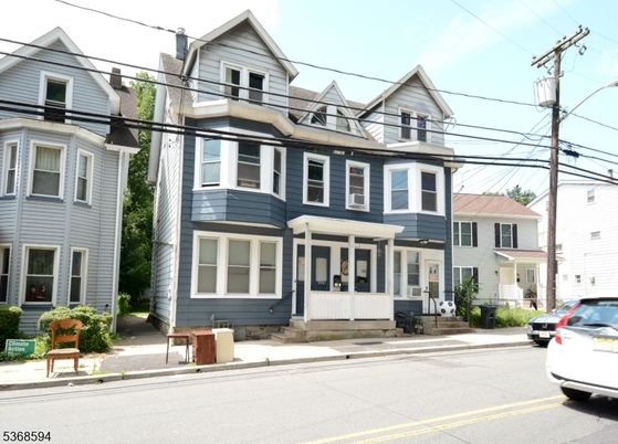 Exterior, Facade, Rowhouse