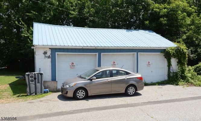 Detached Garage, Exterior