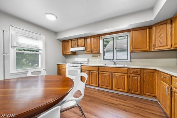 Dining room, Interior, Kitchen, Recessed Lighting, Wood Texture Flooring