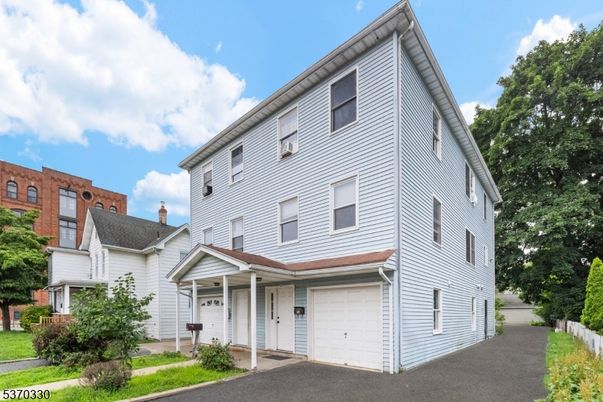 Attached, Exterior, Facade, Farmhouse
