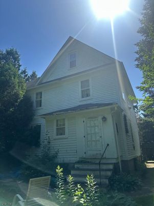 Exterior, Facade, Queen Anne Victorian