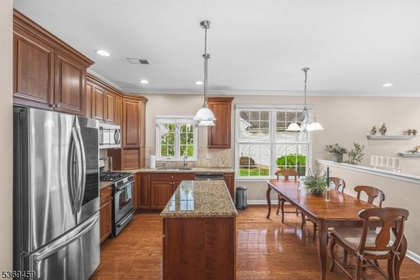 Dining room, Interior, Kitchen, Pendant Lights, Recessed Lighting, Wood Texture Flooring