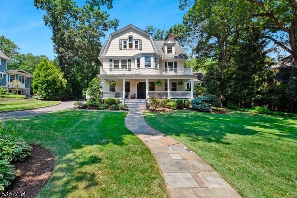 Backyard, Exterior, Facade, Queen Anne Victorian