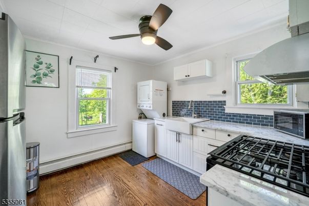 Interior, Kitchen, Washer, Wood Texture Flooring