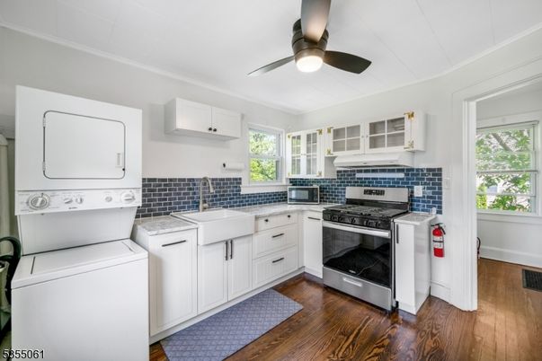 Interior, Kitchen, Washer, Wood Texture Flooring