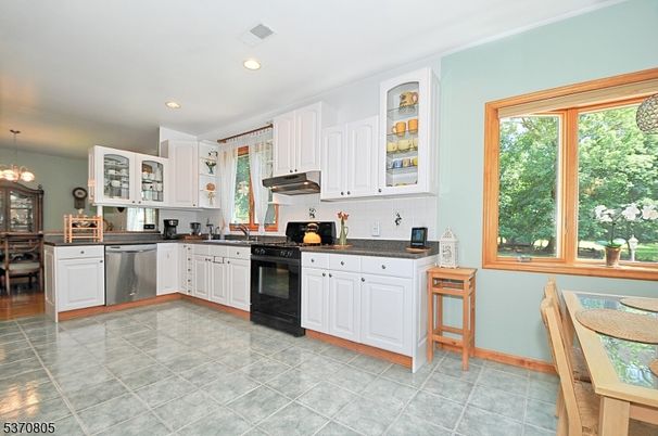 Dining room, Interior, Kitchen, Pendant Lights, Recessed Lighting, Stainless Steel Appliances