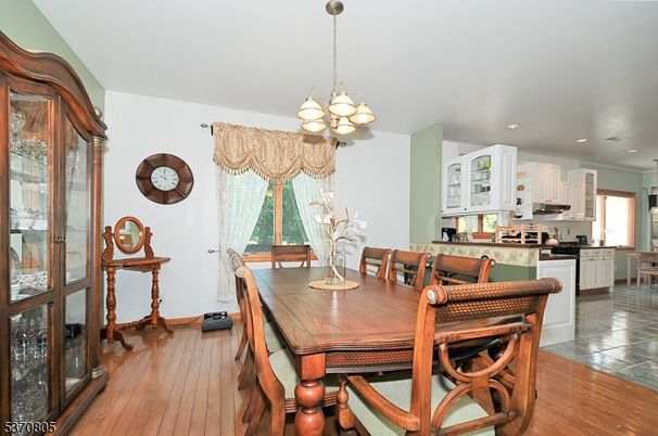 Chandelier, Dining room, Interior, Kitchen, Pendant Lights, Recessed Lighting, Wood Texture Flooring