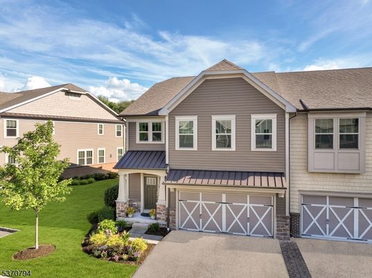 Attached, Exterior, Facade, Rowhouse