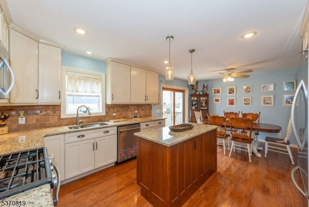 Dining room, Interior, Kitchen, Pendant Lights, Recessed Lighting, Stainless Steel Appliances, Wood Texture Flooring