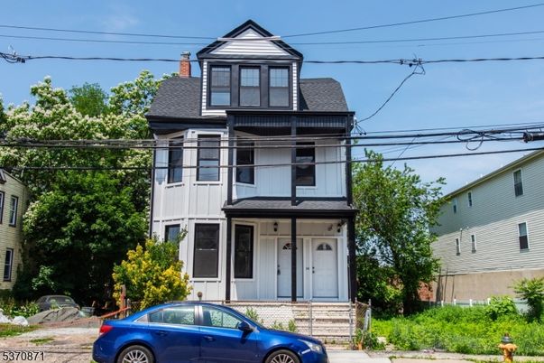 Exterior, Facade, Queen Anne Victorian