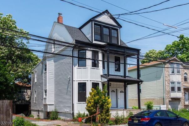 Exterior, Facade, Queen Anne Victorian