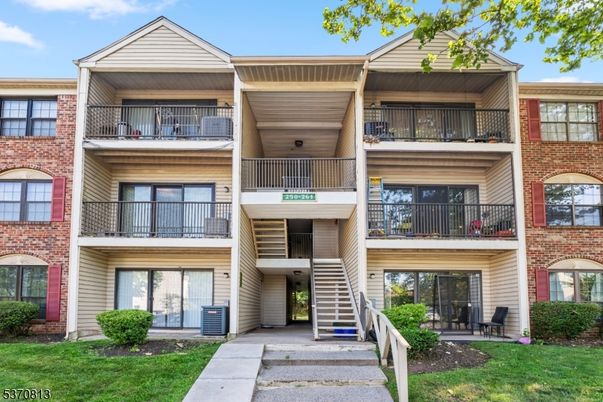 Exterior, Facade, Brick Facade, Rowhouse
