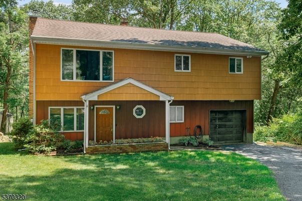 Attached, Exterior, Facade, Raised Ranch