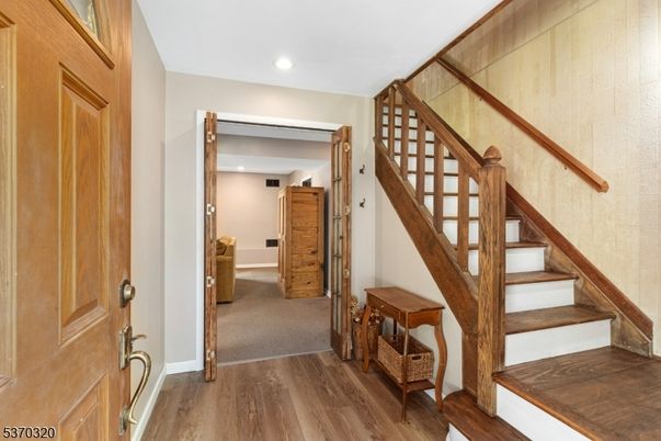 Interior, Recessed Lighting, Wood Texture Flooring
