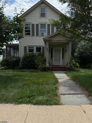 Exterior, Facade, Queen Anne Victorian