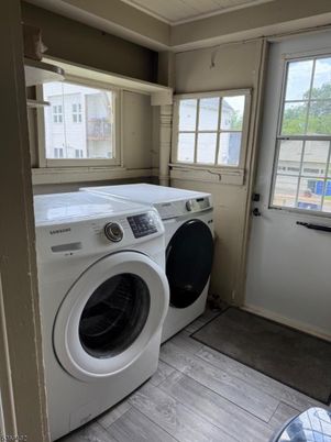Interior, Washer, Wood Texture Flooring