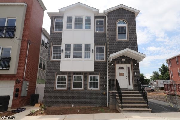Exterior, Facade, Brick Facade, Rowhouse
