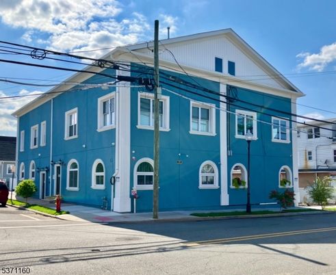 Exterior, Facade, Rowhouse