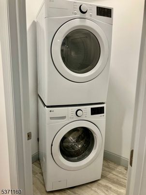 Interior, Utility Closets, Washer, Wood Texture Flooring