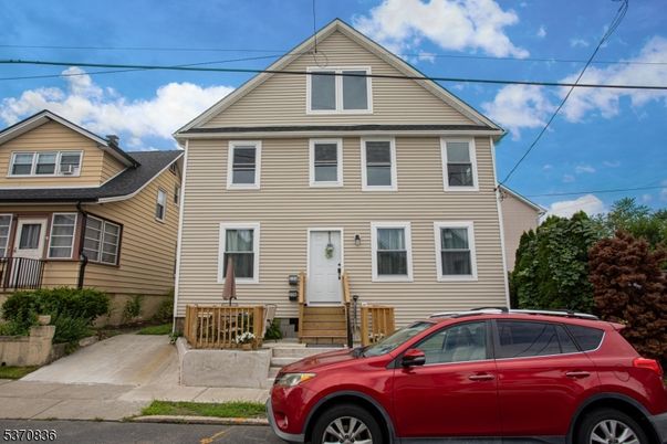 Exterior, Facade, Queen Anne Victorian