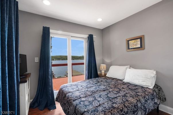 Bedroom, Interior, Recessed Lighting, Water, Wood Texture Flooring