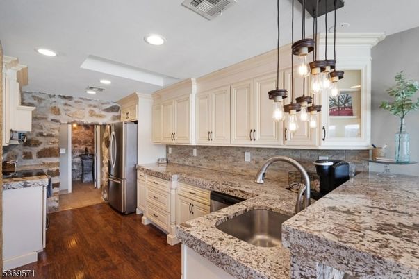 Interior, Kitchen, Pendant Lights, Recessed Lighting, Wood Texture Flooring