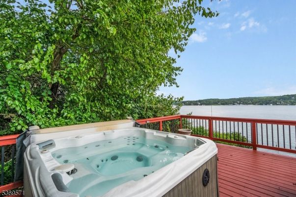 Exterior, Hot Tub, Water