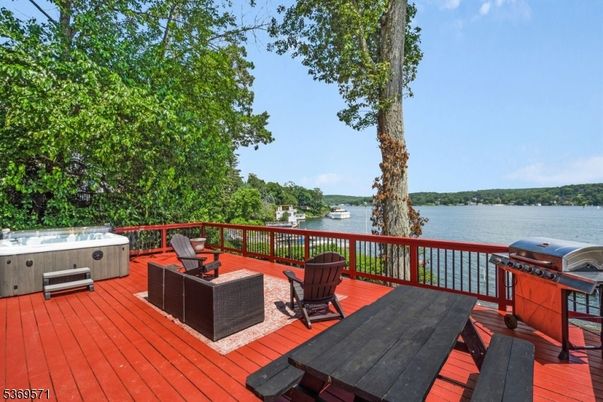 Exterior, Hot Tub, Water