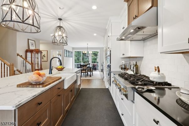 Chandelier, Dining room, Interior, Kitchen, Recessed Lighting, Stainless Steel Appliances, Wood Texture Flooring