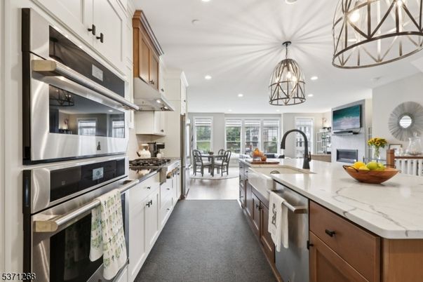 Chandelier, Dining room, Interior, Kitchen, Recessed Lighting, Stainless Steel Appliances